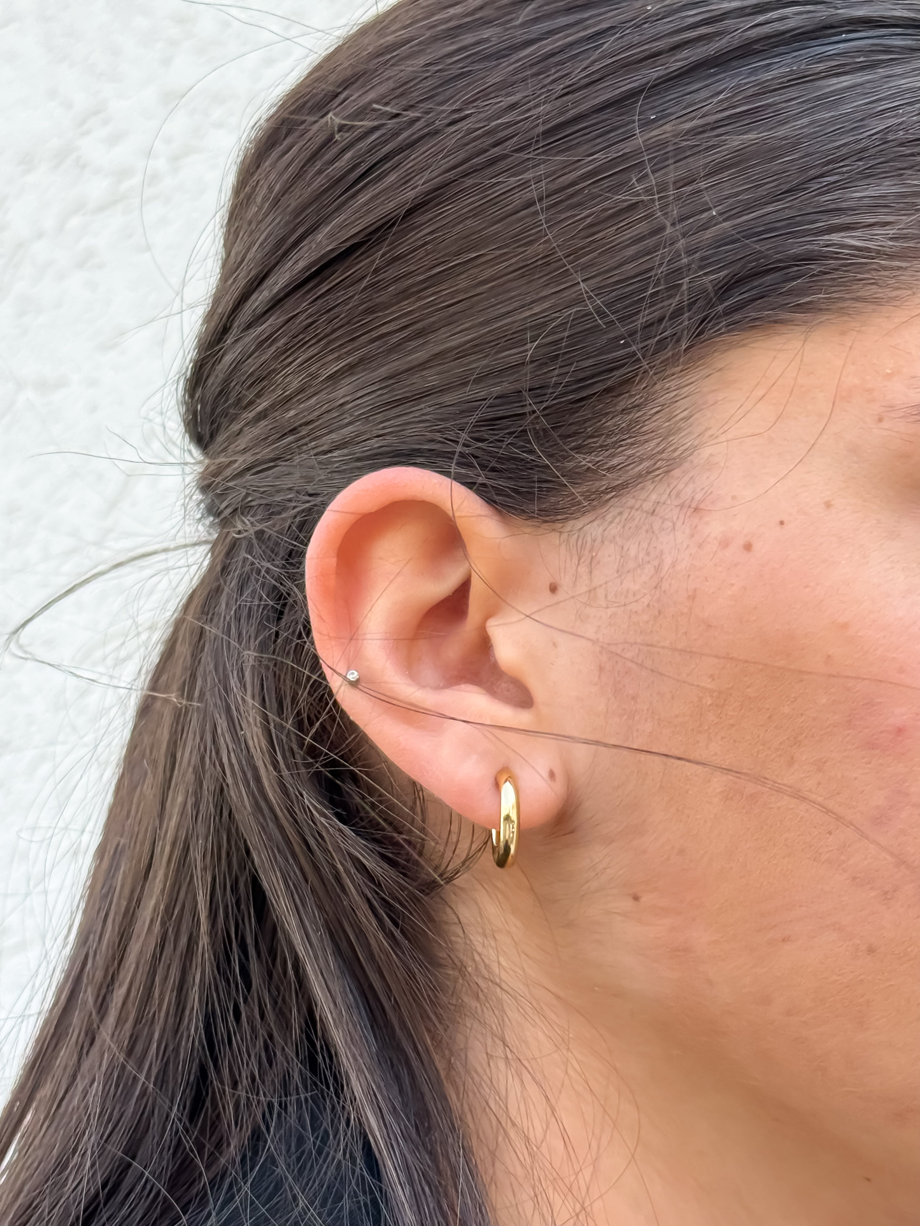 עגילי חישוק טוויסט אבן אופאל