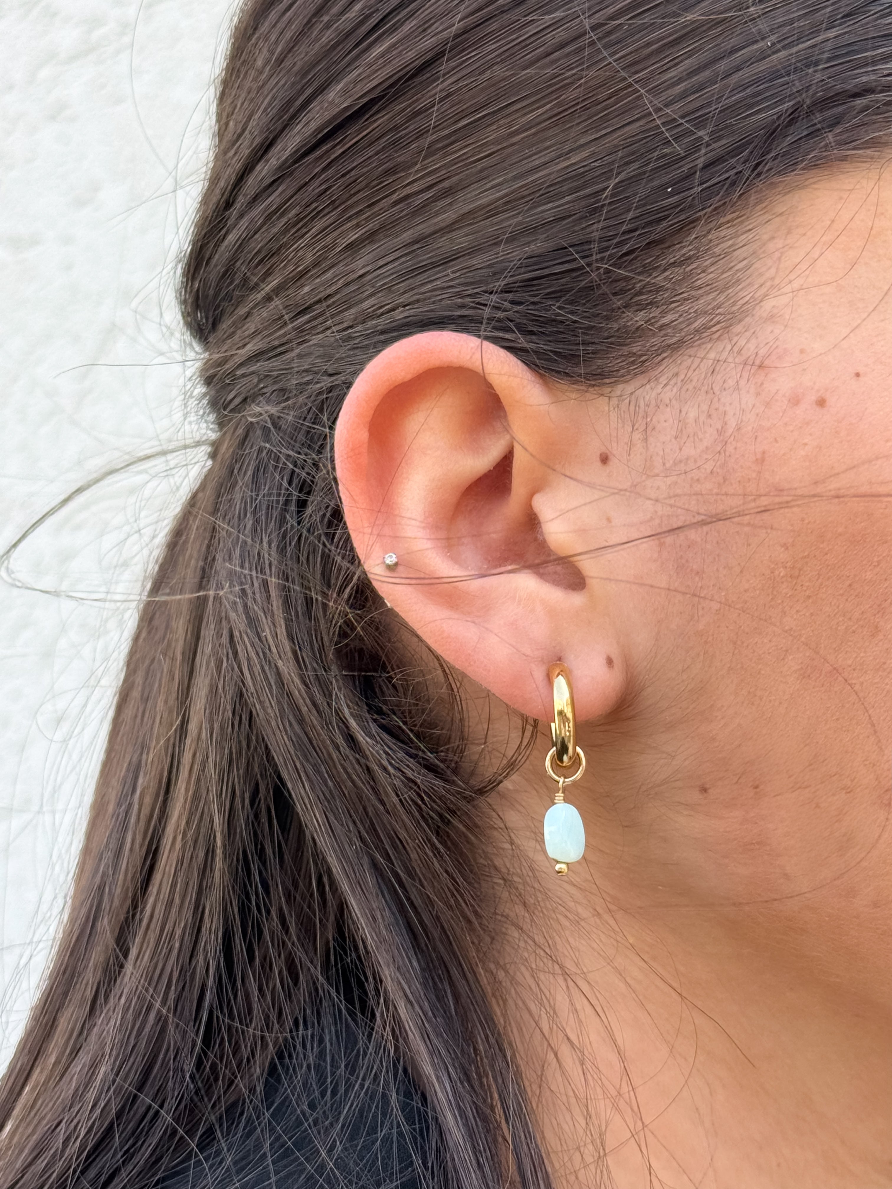 עגילי חישוק טוויסט אבן אופאל