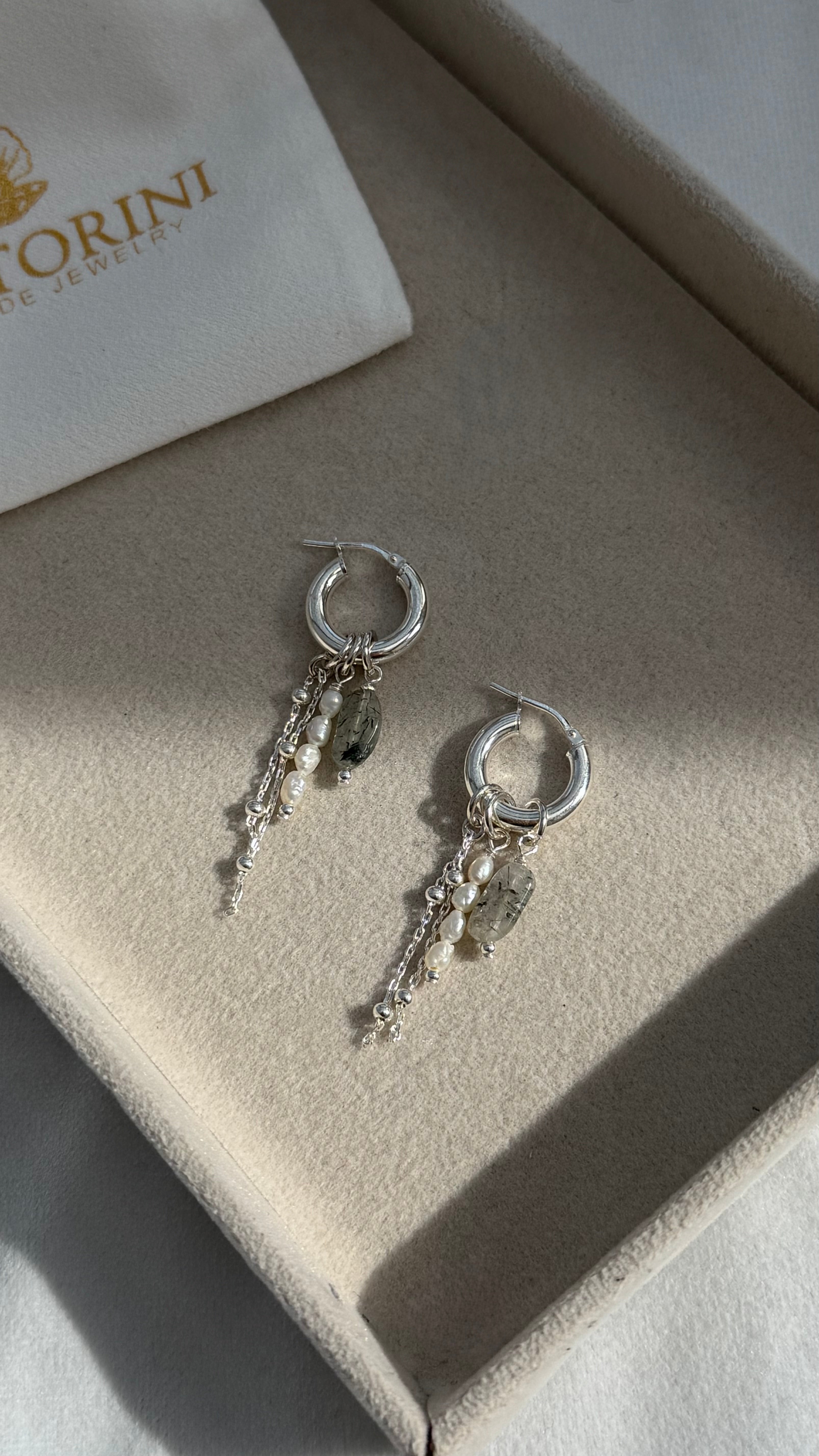 עגילי חישוק טוויסט