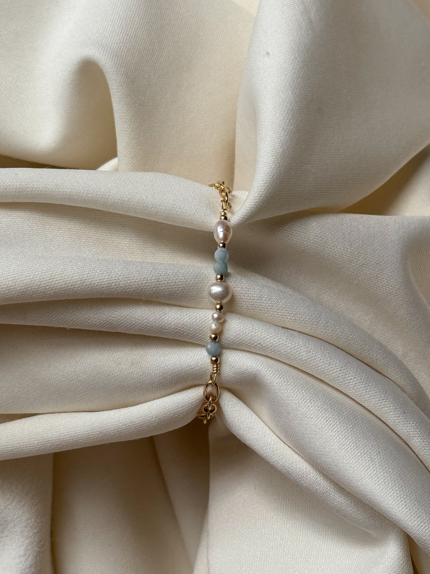 צמיד מנילה אקווה